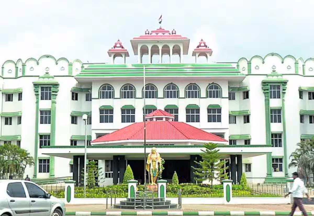  தமிழில் கும்பாபிஷேகம் நடத்த தாக்கலான வழக்கு தள்ளுபடி