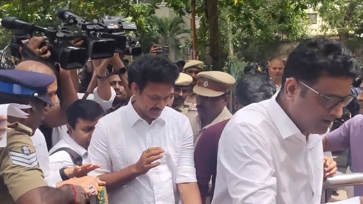 தனியார் பள்ளி அனுமதி மோசடி வழக்கு: முன்னாள் அமைச்சர் அன்பில் மகேஸ் விசாரணைக்கு நேரில் ஆஜர்