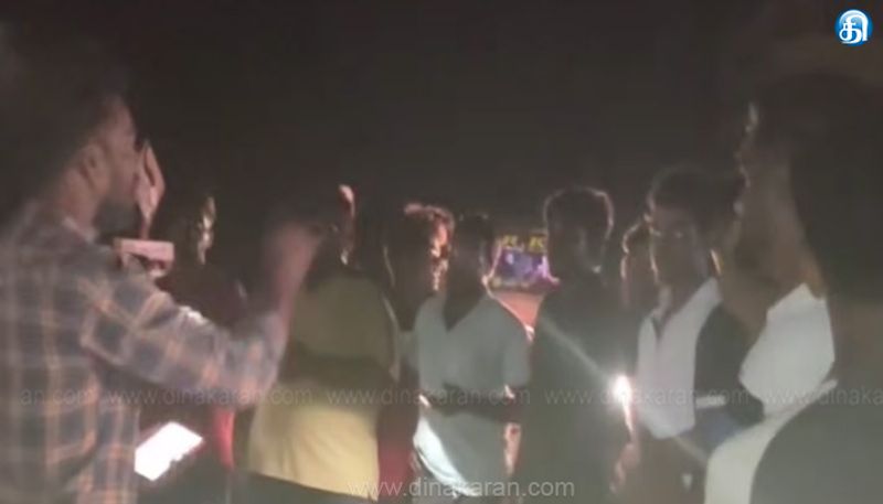 சேலம் வாழப்பாடி அருகே தொடர் மின்வெட்டால் இளைஞர்கள் சாலை மறியல் போராட்டம்