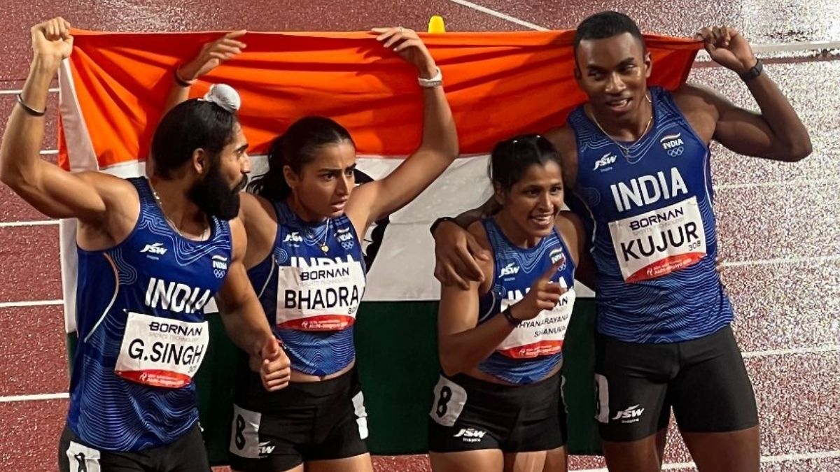 தடகளத்தில் இந்தியாவுக்கு முதல் தங்கம்.. 4x400 மீ மகளிர் அணி அபாரம்.. தமிழ்நாட்டின் வித்யா 3 பதக்கம்