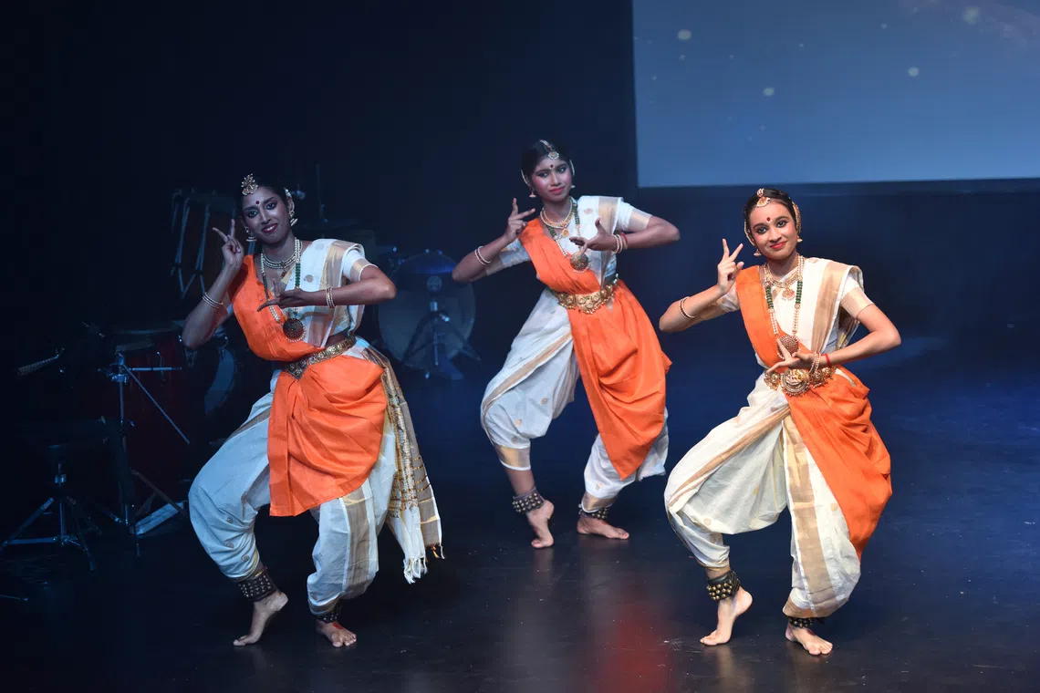 உடலின் ஏழு சக்கரங்களின் சிறப்புகளை வெளிக்கொணர்ந்த கலை நிகழ்ச்சி