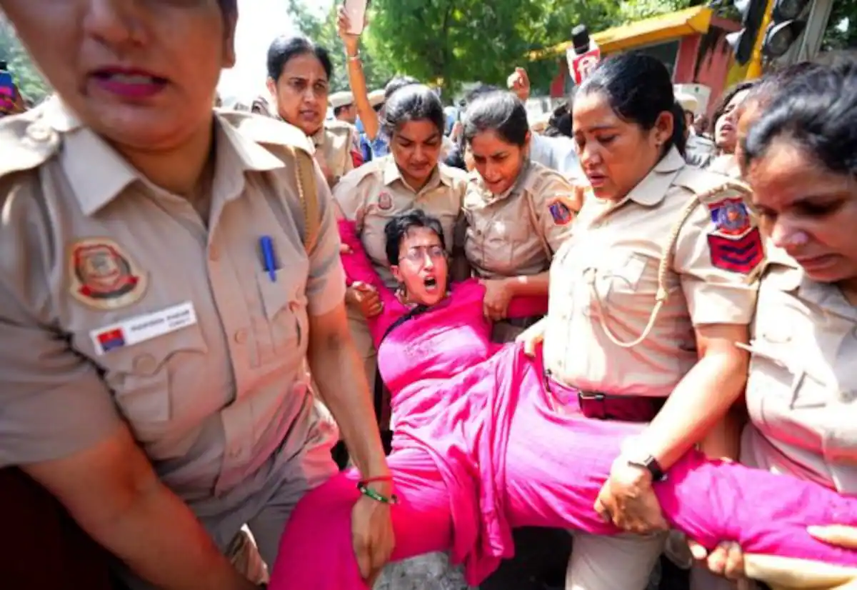 டில்லியில் தலைமை தேர்தல் கமிஷனரை கண்டித்து போராட்டம்: தடை உத்தரவை மீறிய 700 பேர் கைது