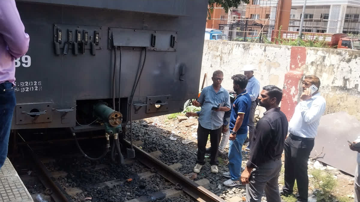 சென்னை கோட்டை ரயில் நிலையத்தில் மின்சார ரயில் தடம் புரண்டு விபத்து