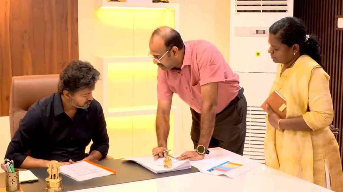 பெரம்பூர் எம்.எல்.ஏ. அலுவலகத்தில் மனுக்களைப் பெற்ற முதல்வர் விஜய்!