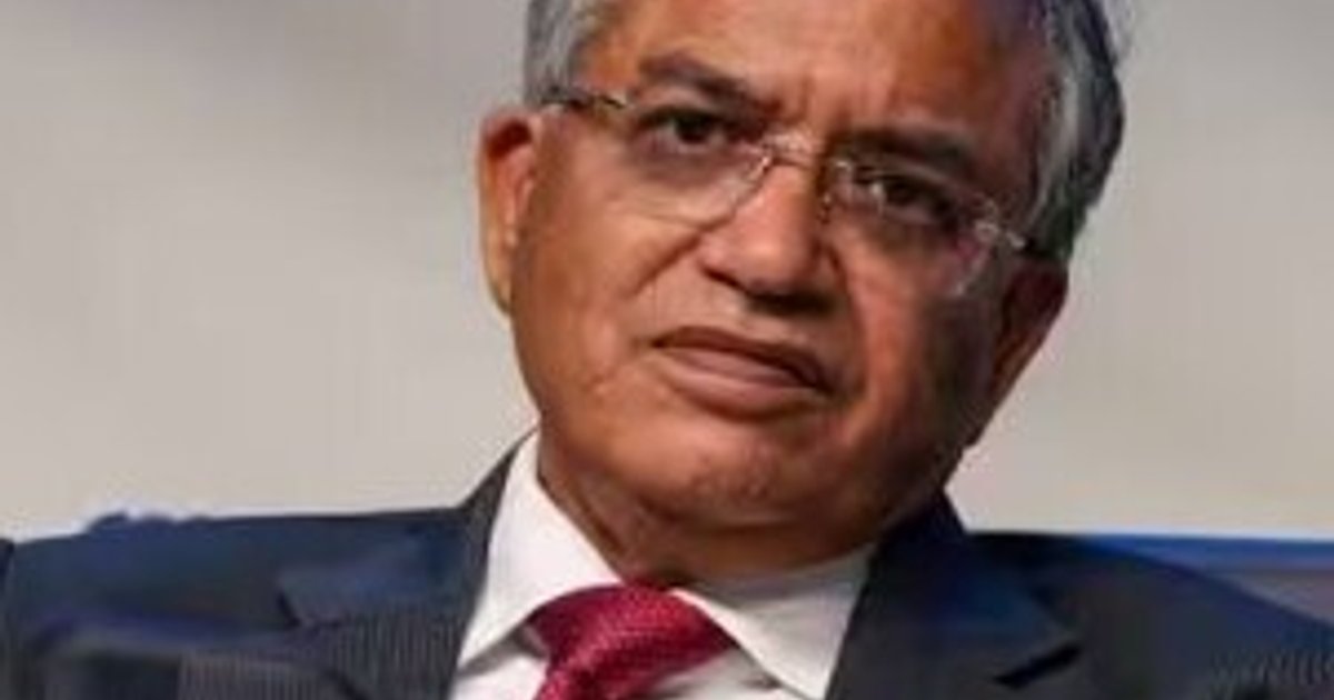 தேர்தல் ஆணையத்துக்கு ஆதரவாக முன்னாள் அதிகாரிகள்