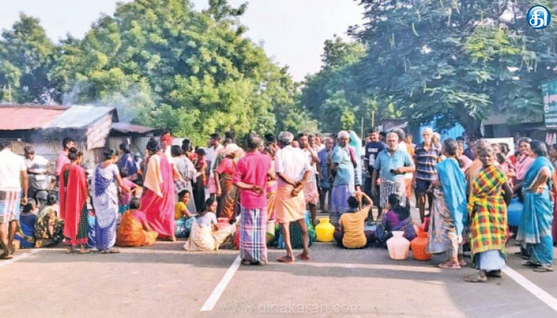 சத்தியமங்கலம் அருகே குடிநீர் கேட்டு மறியல் போராட்டம்