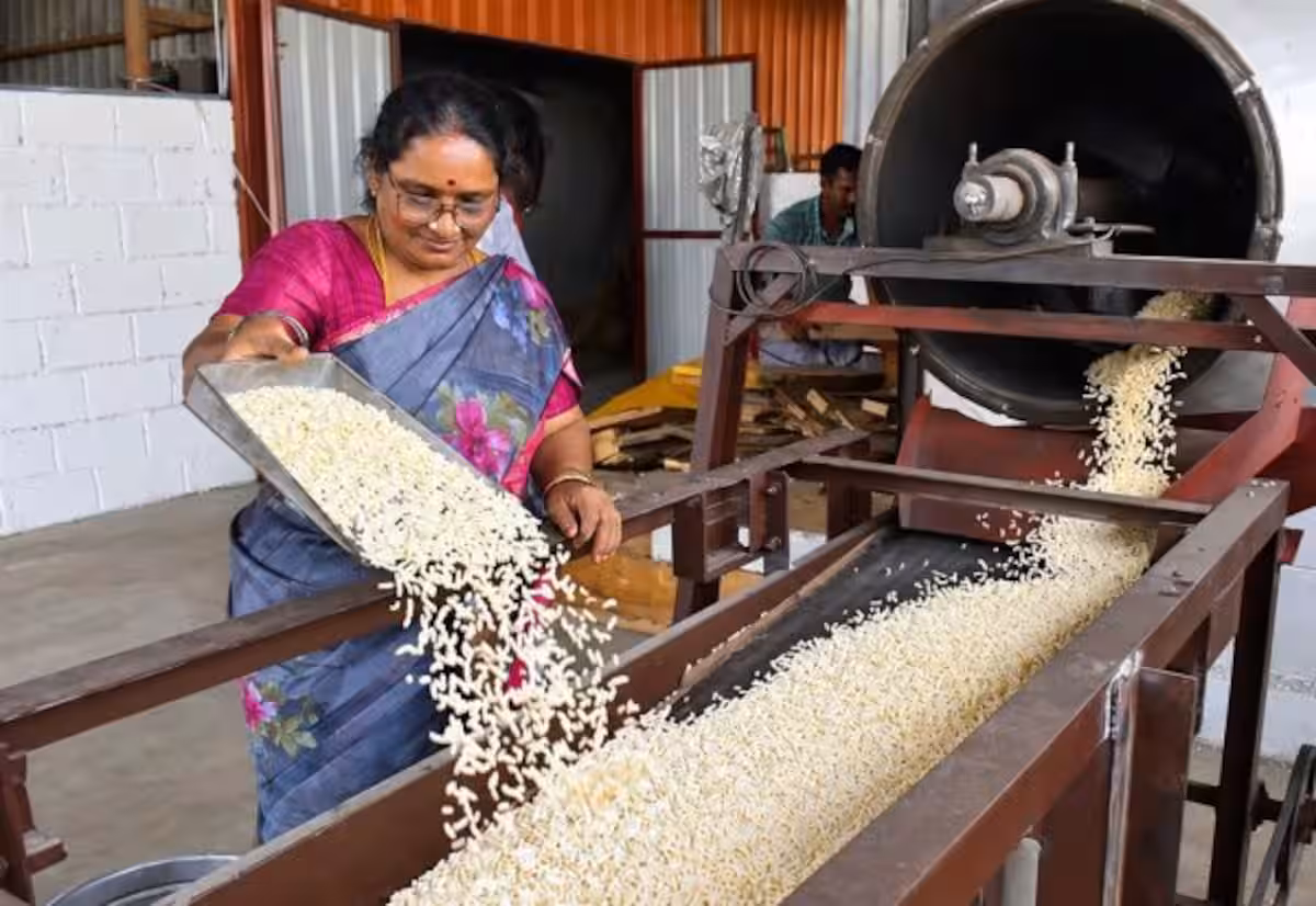 ‘நமத்து’ போன பொரி தயாரிப்பு