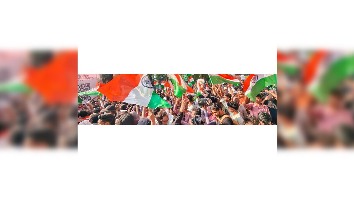 அபிஜீத் திப்கே, நேஹா போரா தடுப்புக் காவலில் கைது டில்லியில் தடையை மீறி மூவர்ணக் கொடி ஏந்தி சிஜேபி பேரணி