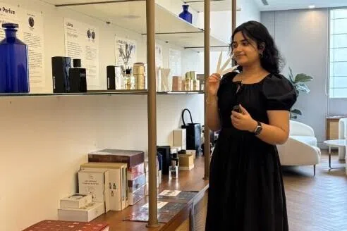 வாசனைத் திரவியத் துறையை வடிவமைக்கும் சிங்கப்பூரர்