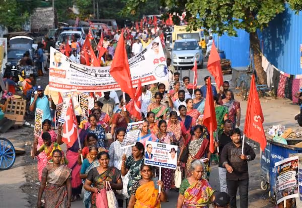  பணி நிரந்தரம் செய்யக்கோரி துாய்மை பணியாளர்கள் பேரணி