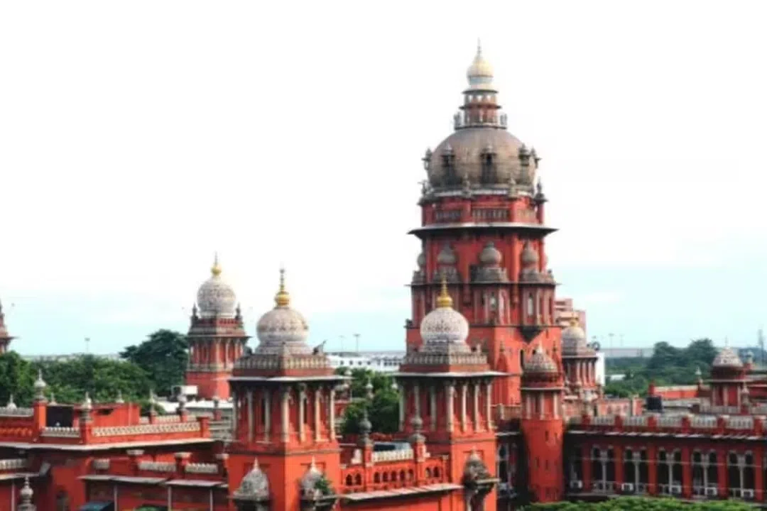 சென்னை உயர் நீதிமன்றம்: தமிழை முதன்மை மொழியாக்க தீர்மானம்