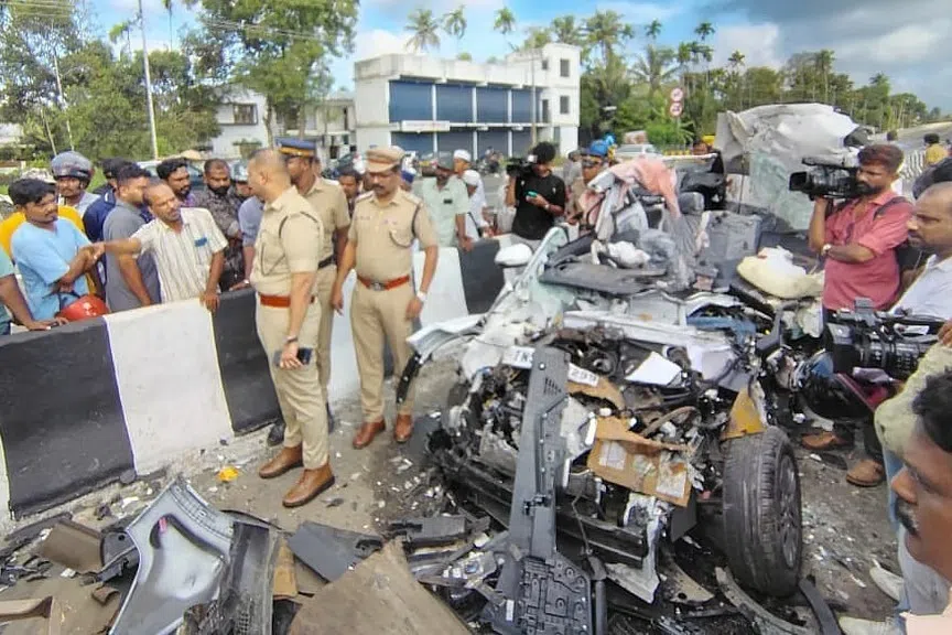 கேரளச் சாலை விபத்தில் திண்டுக்கல் கல்லூரி மாணவர்கள் உட்பட எட்டுப் பேர் மரணம்