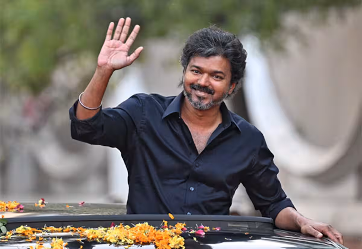  முதல்வர் விஜய் இன்று லண்டன் பயணம்