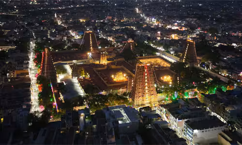 மீனாட்சி கோவில் கும்பாபிஷேகத்தை நேரில் காண ஆன்லைனில் முன்பதிவு இன்றிரவு வரை விண்ணப்பிக்கலாம்