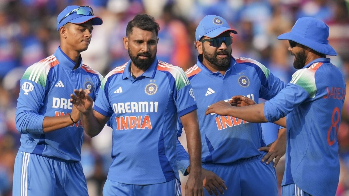 "36 வயது என்பதால் ஷமி புறக்கணிக்கப்படுகிறாரா?" கோலி, ரோஹித்தை சுட்டிக்காட்டி ஆகாஷ் சோப்ரா விளக்கம்