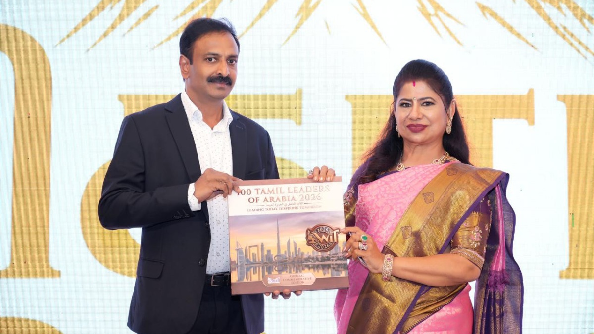 துபாய் மண்ணில் ஜொலிக்கும் தமிழ்ப் பேராசிரியரின் சாதனை... உலக அரங்கில் 'சிகரம்' தொட்ட தருணம்!