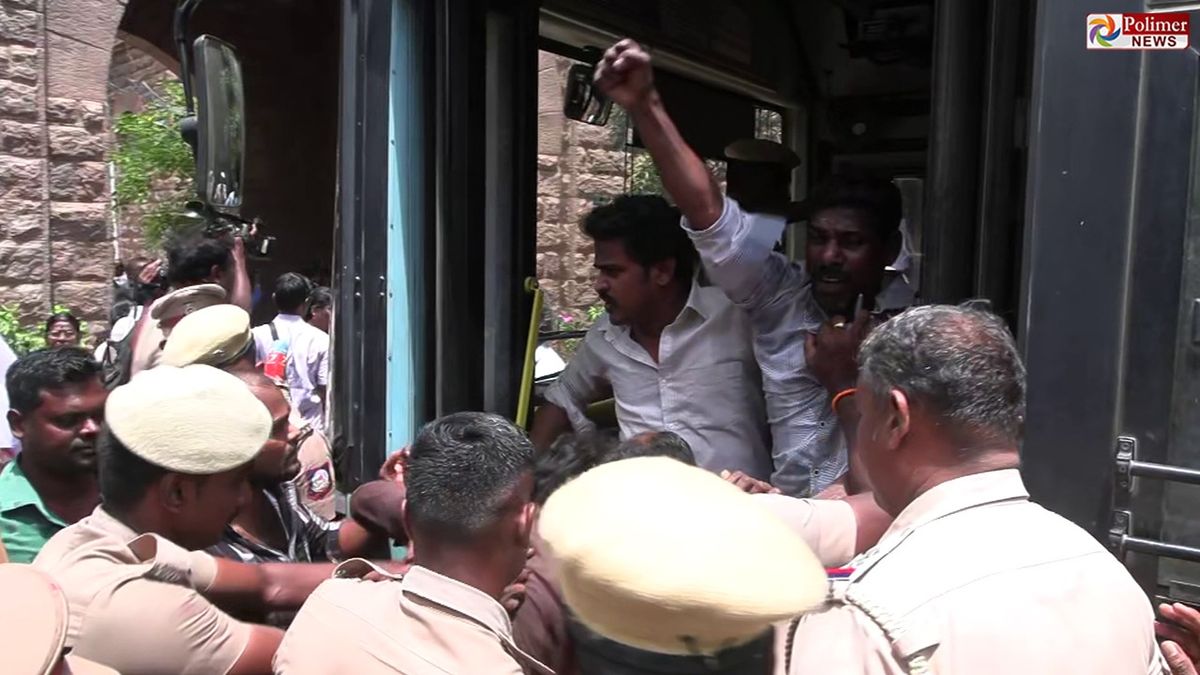 மதுரையில் 11ஆம் வகுப்பு மாணவர் மர்ம மரணம்: சிபிசிஐடி விசாரணை கோரி ஆட்சியர் அலுவலகம் முற்றுகை