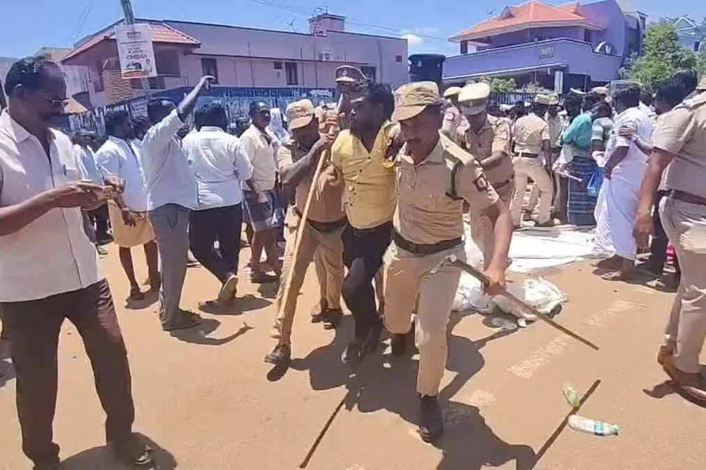 சிவகங்கை இரட்டைக் கொலை: சாலை மறியல் செய்தோர் கைது
