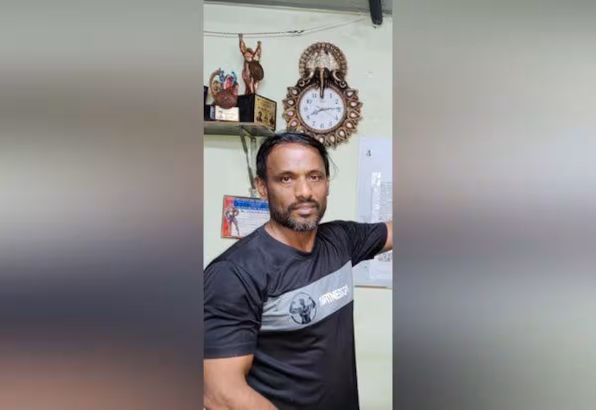  மாணவிக்கு முத்தம் கொடுக்க முயன்ற ஆசிரியருக்கு 'காப்பு'