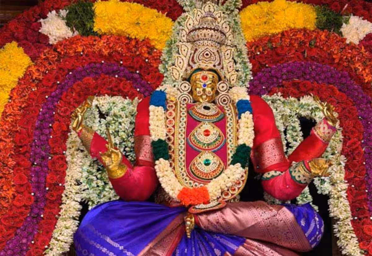 சிங்கப்பூர் ஆலயங்களில் நவராத்திரி விழா கோலாகலம்