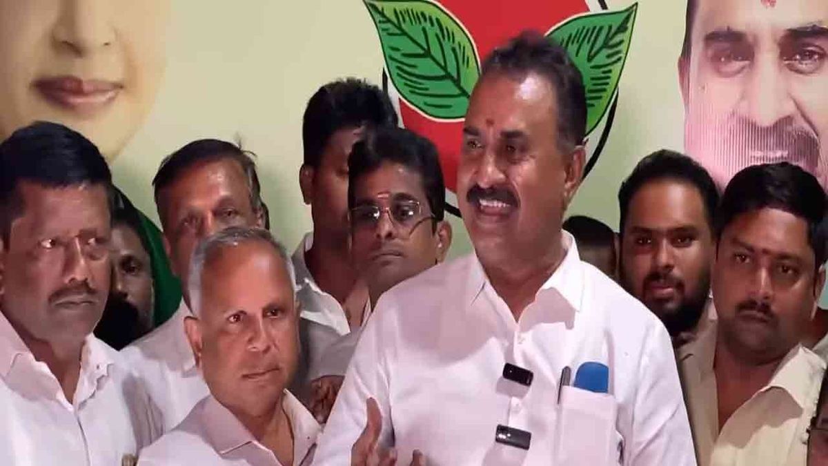 “அதிமுக எங்களுடைய கட்சி, நாங்கள் ஏன் போக வேண்டும்?”